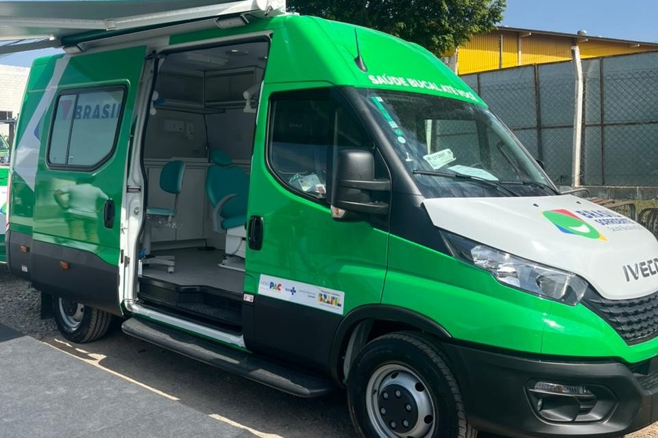Prefeitura de Lages recebe uma nova unidade odontológica móvel, equipada para oferecer atendimento odontológico em áreas remotas ou de difícil acesso