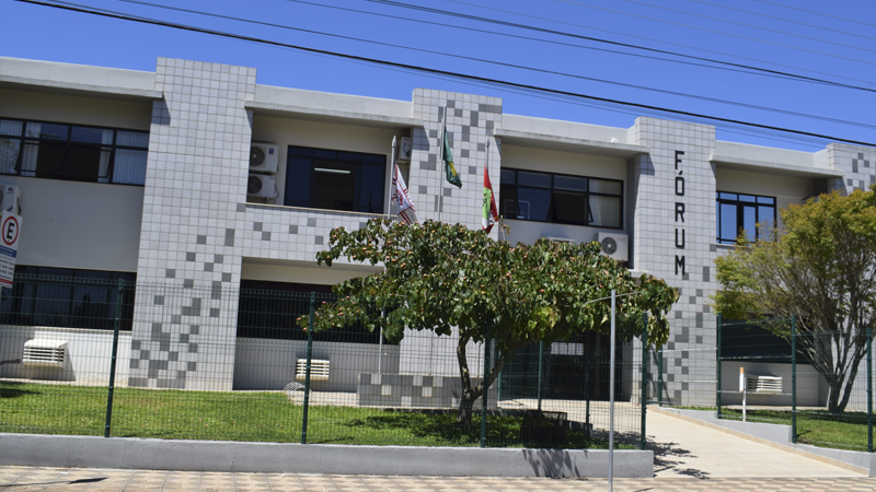 Homem é preso em flagrante por violência doméstica dentro do Fórum de Curitibanos