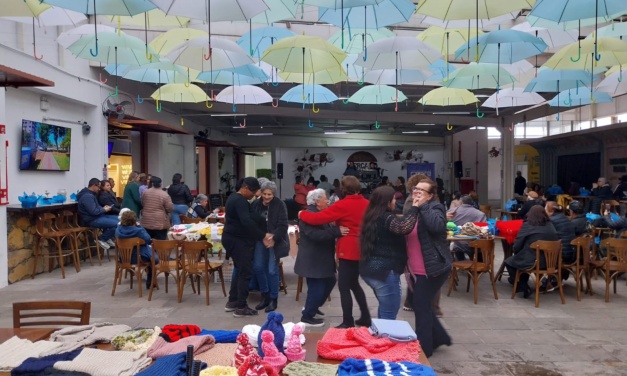 Grupos de artesãs do programa Recriando Arte se reúnem para confraternização