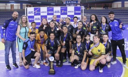 Equipe Águias da Serra é campeã do futsal feminino no encerramento dos Jocol 2025