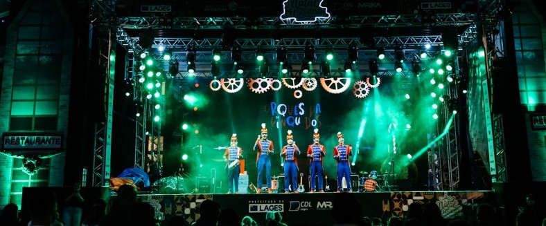 Orquestra de Brinquedos encanta adultos e crianças e dá início à programação cultural do Natal FelizCidade