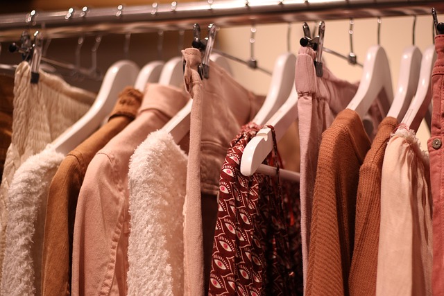 Dupla é condenada por receptação de 77 peças de roupa furtadas em butique na Serra