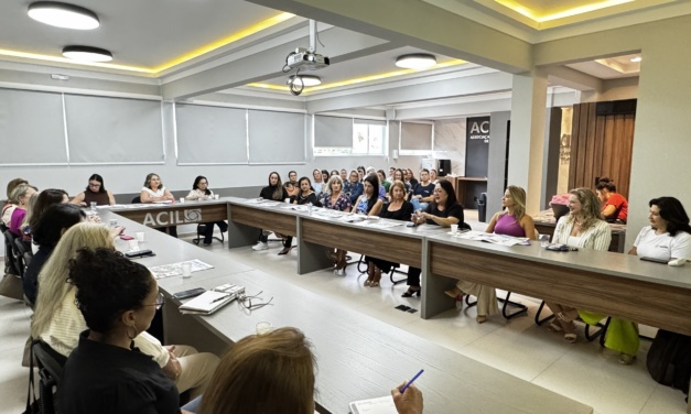 Suzana Duarte apresenta as ações programadas pela Secretaria da Mulher em reunião do Núcleo da Mulher da ACIL