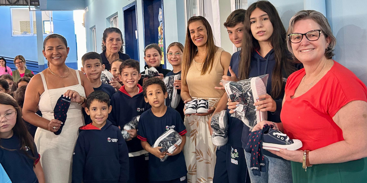 EDUCAÇÃO NOTA 10: PREFEITURA DE CORREIA PINTO REALIZA ENTREGA INÉDITA DE TÊNIS E MEIAS PARA ALUNOS DA REDE MUNICIPAL