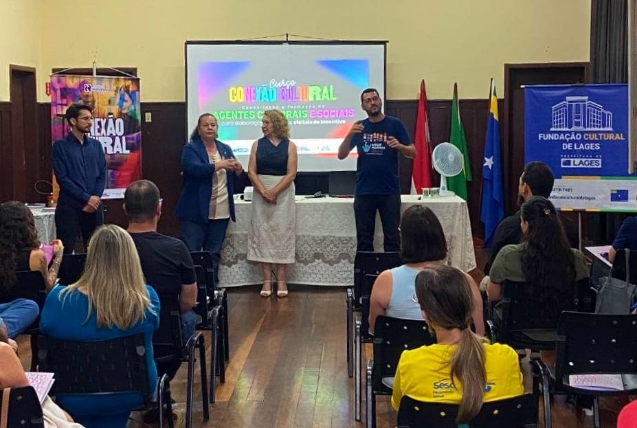 Curso reúne agentes culturais na Fundação Cultural de Lages com foco em elaboração de projetos socioculturais
