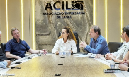Coordenador Regional do IMA detalha processos de licenciamento ambiental em reunião na ACIL