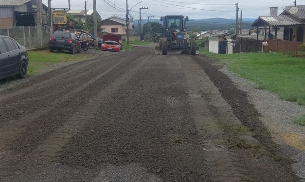Obras ganham ritmo em Lages com reforço no revestimento primário e melhoria da mobilidade urbana na região Sul