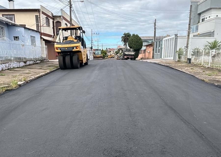 Bairro Copacabana recebe 500 toneladas de massa asfáltica em dois trechos com asfalto extremamente deteriorado