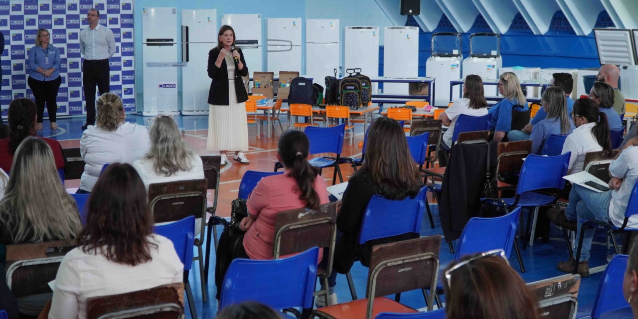 Prefeitura de Lages entrega mais de 3 mil itens de cozinha, mobiliário e eletrodomésticos para as unidades de ensino municipais