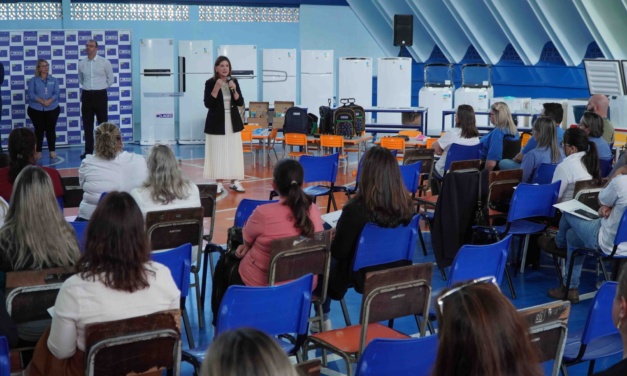Prefeitura de Lages entrega mais de 3 mil itens de cozinha, mobiliário e eletrodomésticos para as unidades de ensino municipais