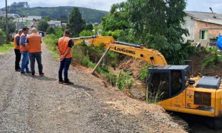 Prefeitura de Lages realiza limpeza de córregos e riachos em mais de 10 quilômetros de extensão