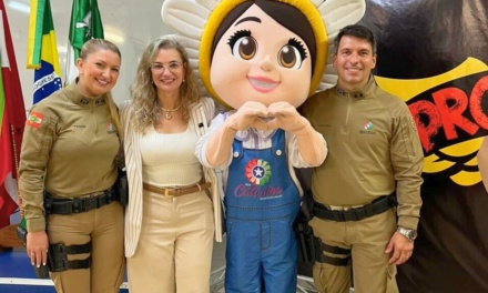 Protetores do Lar: união entre Prefeitura e Polícia Militar orienta jovens em Lages