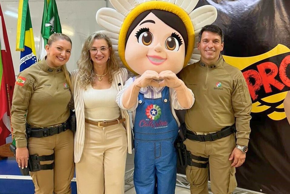 Protetores do Lar: união entre Prefeitura e Polícia Militar orienta jovens em Lages