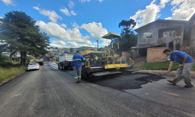 Reperfilagem e recapeamento levam 600 toneladas de massa asfáltica em trechos de três ruas do Bairro São Luiz
