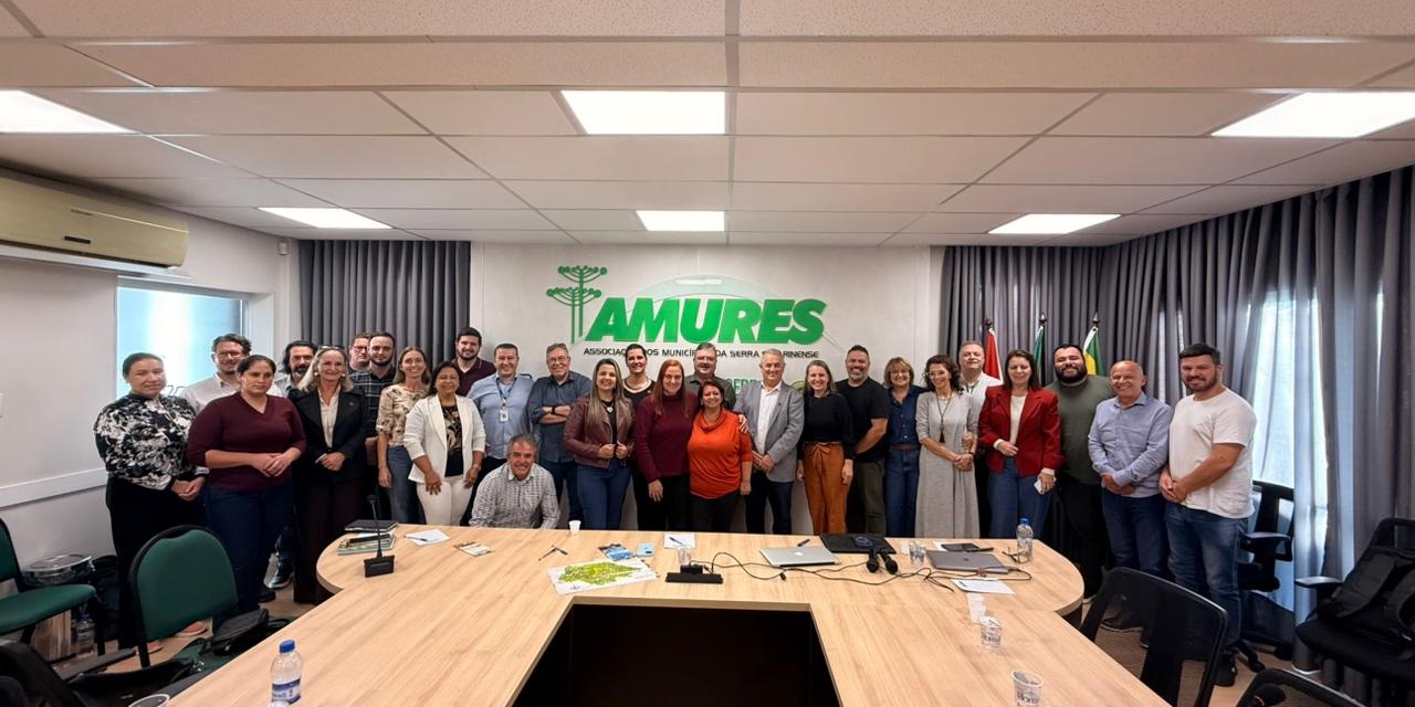 Secretário de Turismo de Bocaina do Sul, Dhones de Oliveira, participou de uma reunião promovida pela AMURES