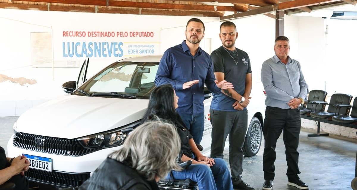 Lucas Neves entrega carro novo e reforça atendimento da ASDF em Lages