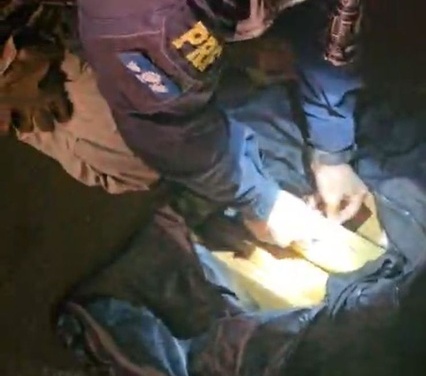 Fiscalização apreende de maconha e cocaína escondidas em bolsa na BR-101 sul