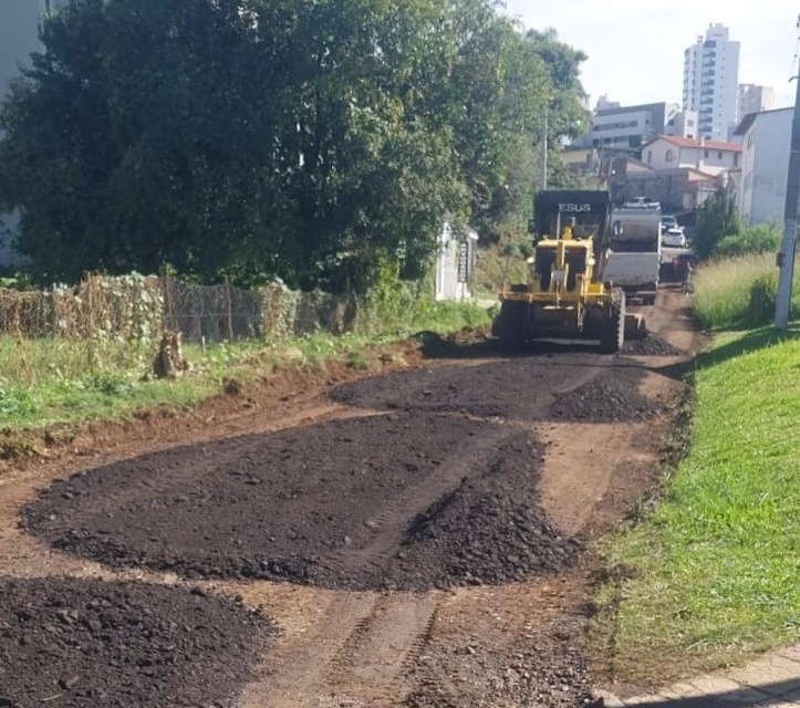 Revestimento primário impulsiona melhorias em bairros de Lages