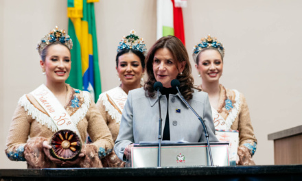 Comitiva da 36ª Festa Nacional do Pinhão visita Alesc e leva convite ao Governador Jorginho Mello
