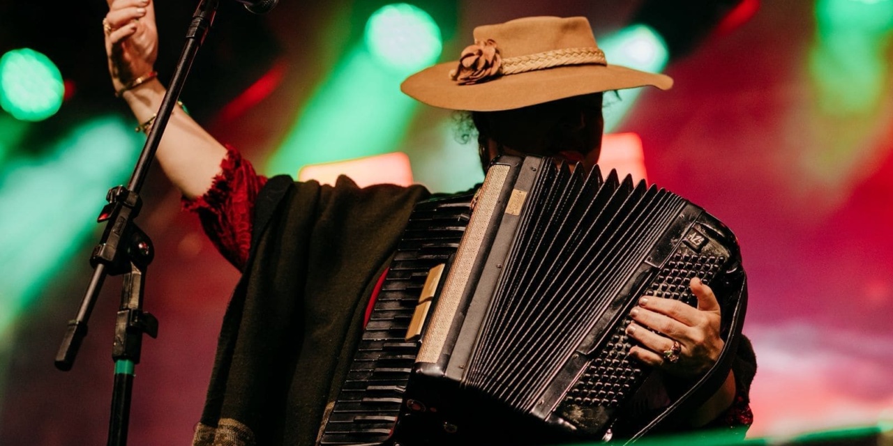 Domingo da 36ª Festa Nacional do Pinhão teve Bateras na Serra, música e grande movimento no Centro de Lages