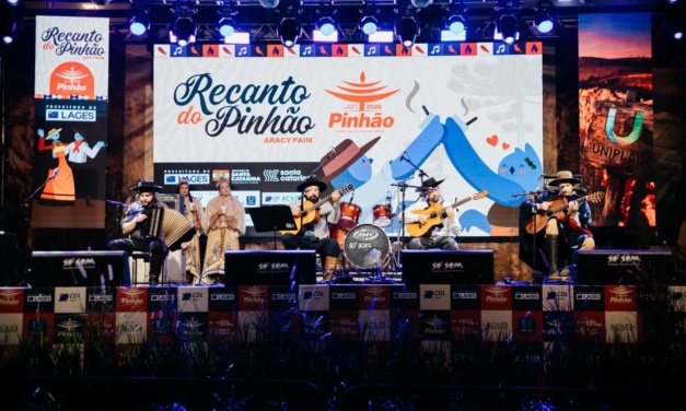 Terça-feira da 36ª Festa Nacional do Pinhão tem clima familiar, cultura serrana e música tradicionalista