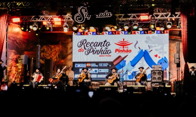 Quarteto Coração de Potro leva música e emoção ao palco da 36ª Festa Nacional do Pinhão
