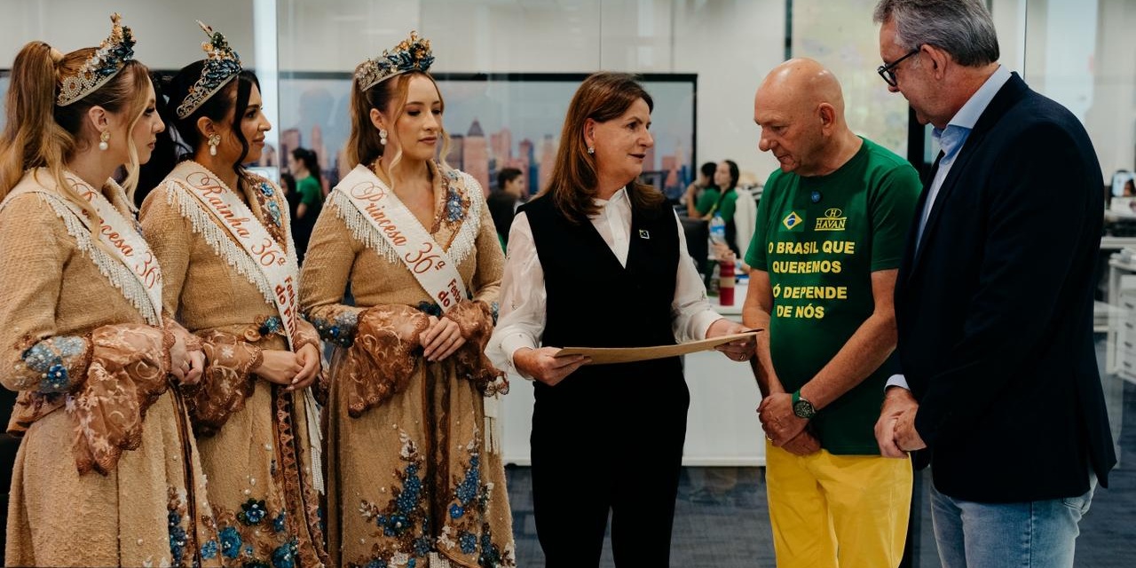 Comitiva da 36ª Festa Nacional do Pinhão cumpre agenda em Brusque com visita à Havan
