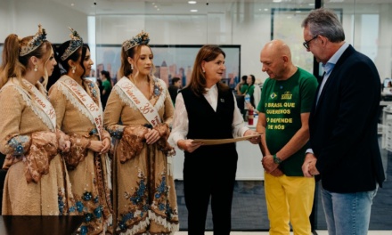 Comitiva da 36ª Festa Nacional do Pinhão cumpre agenda em Brusque com visita à Havan