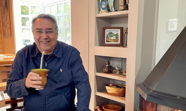 Raimundo Colombo ouve lideranças para definir futuro político
