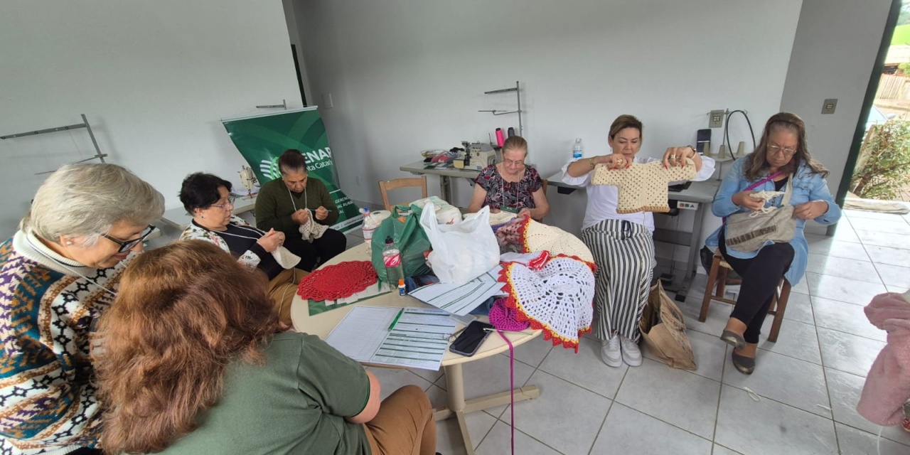 Curso de Crochê é concluído com sucesso na Casa da Costura em Bocaina do Sul