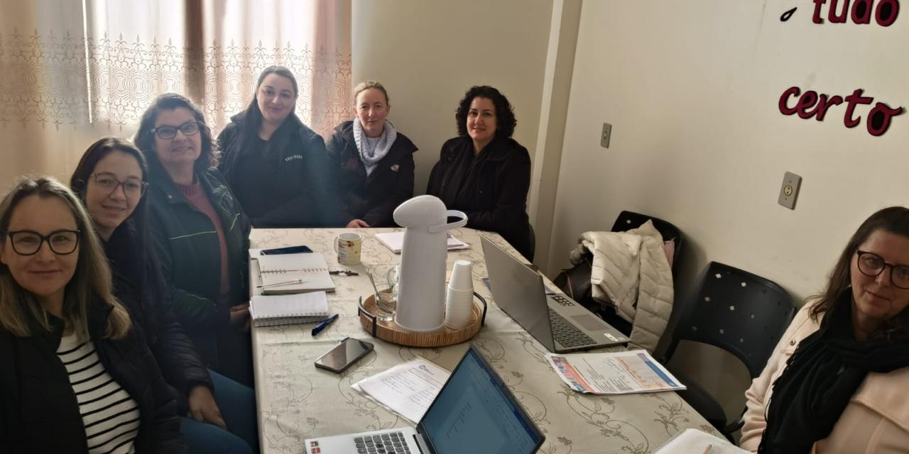 Secretaria de Educação de Bocaina do Sul participa de reunião sobre curso de formação para gestores escolares