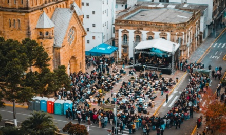 Bateras na Serra reuniu bateristas e percussionistas em grande espetáculo coletivo no Centro de Lages